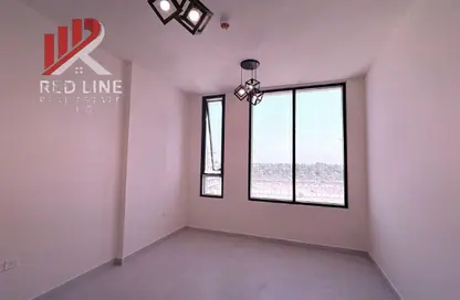 شقة - غرفة نوم - 2 حمامات للايجار في تجارية مويلح - الشارقة