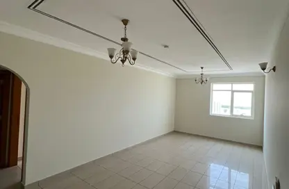 عمارة بالكامل - 8 غرف نوم - 8 حمامات للبيع في القليعة - الشرق - الشارقة