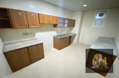 صورة لـ مطبخ شقة - 2 غرف نوم - 2 حمامات للايجار في مجمع فيلات - مدينة خليفة - أبوظبي ، صورة رقم 1