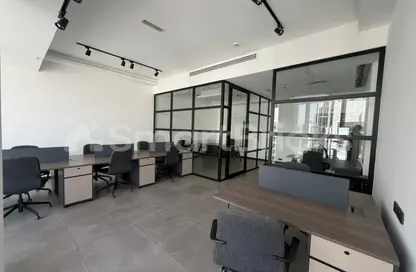 مكتب - استوديو للايجار في B2B  برج - الخليج التجاري - دبي