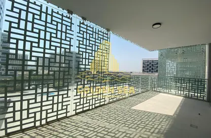 Apartment - 3 Bedrooms - 4 Bathrooms for rent in Al Dana - Al Raha Beach - Abu Dhabi