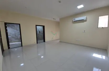 شقة - 2 غرف نوم - 2 حمامات للايجار في سيفيك سينتر - الجيمي - العين