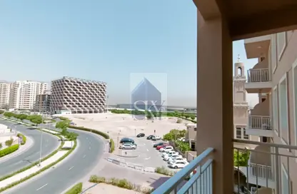 شقة - 2 غرف نوم - 3 حمامات للايجار في 10B مزايا - كيو بوينت - دبي لاند - دبي