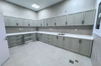 شقة - 3 غرف نوم - 4 حمامات للايجار في مدينة الرياض - أبوظبي