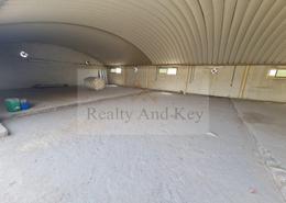 صورةموقف سيارات لـ: مصنع - 8 حمامات للبيع في المدينة الصناعية في أبوظبي - مصفح - أبوظبي, صورة 1
