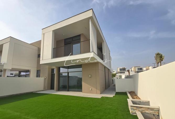 Internal| Landscaped Garden| Ultra-Modern Finishes