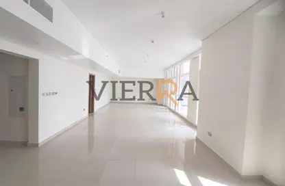 شقة - 3 غرف نوم - 3 حمامات للايجار في يونايتد سكوير - الخالدية - أبوظبي