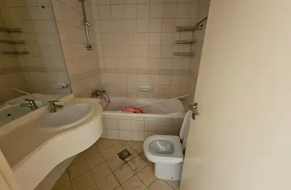 شقة - 2 غرف نوم - 3 حمامات للايجار في شارع التعاون - التعاون - الشارقة