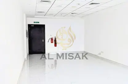 Empty Room image for: Office Space - Studio - 3 Bathrooms for rent in B2B Tower - Business Bay - Dubai, Image 1