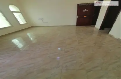 صورة لـ غرفة فارغة شقة - 1 حمام للايجار في مدينة محمد بن زايد - أبوظبي ، صورة رقم 1