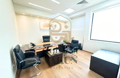 مركز أعمال - استوديو - 2 حمامات للايجار في بناية دار السلام - شارع الكورنيش - أبوظبي