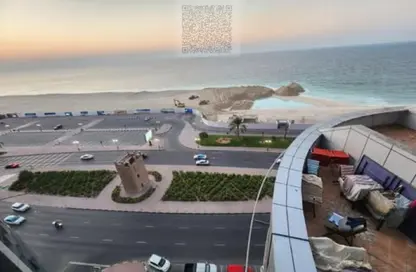 شقة - 2 غرف نوم - 3 حمامات للايجار في مساكن كورنيش عجمان - طريق كورنيش عجمان - عجمان