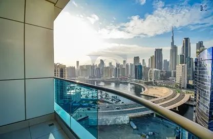 صورة لـ حوض سباحة شقة - غرفة نوم - 2 حمامات للايجار في ذا باي - الخليج التجاري - دبي ، صورة رقم 1