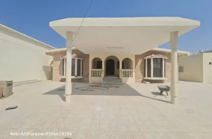 Villa - 4 Bedrooms - 6 Bathrooms for rent in Gate Tower 1 - Musheiref - Ajman