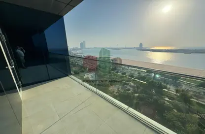 Apartment - 3 Bedrooms - 5 Bathrooms for rent in Wave tower - Corniche Road - Abu Dhabi