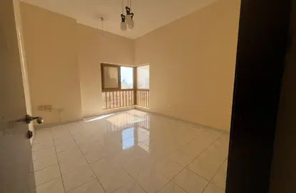 شقة - غرفة نوم - 1 حمام للايجار في المجرة - الشرق - الشارقة شقة - غرفة نوم - 1 حمام للايجار في المجرة - الشرق - الشارقة