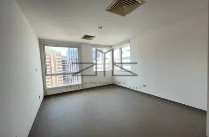 Empty Room image for: Apartment - 3 Bedrooms - 4 Bathrooms for rent in Lafzaeyya Tower - Khalifa Street - Abu Dhabi, Image 1