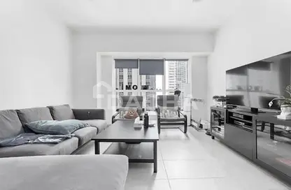 Living Room image for: Apartment - 2 Bedrooms - 3 Bathrooms for sale in Elite Residence - Dubai Marina - Dubai, Image 1