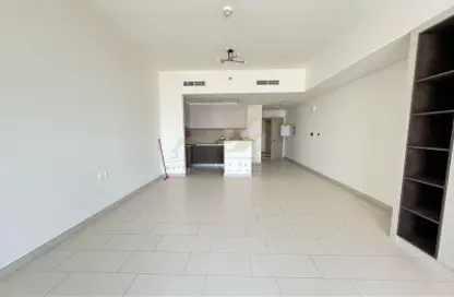 شقة - 1 حمام للايجار في برج عائشة - الجداف - دبي