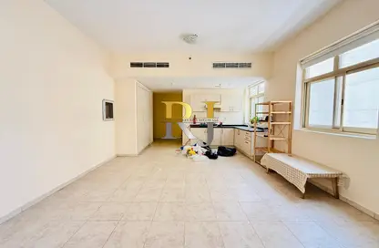 Apartment - Studio - 1 Bathroom for rent in Mankhool Building - Mankhool - Bur Dubai - Dubai