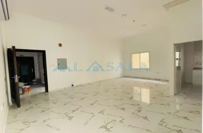 Empty Room image for: Apartment - 1 Bathroom for rent in Al Nakheel - Ras Al Khaimah, Image 1