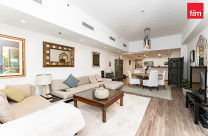 Apartment - 2 Bedrooms - 3 Bathrooms for sale in Marina Residences 5 - Marina Residences - Palm Jumeirah - Dubai