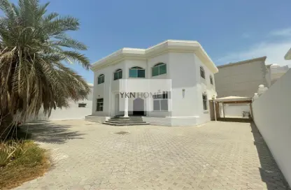 Villa - 4 Bedrooms - 6 Bathrooms for rent in Binal Jesrain - Between Two Bridges - Abu Dhabi