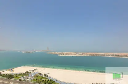 Apartment - 4 Bedrooms - 5 Bathrooms for rent in Wave tower - Corniche Road - Abu Dhabi