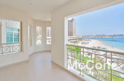 Apartment - 2 Bedrooms - 2 Bathrooms for sale in Al Msalli - Shoreline Apartments - Palm Jumeirah - Dubai