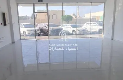 Shop - Studio - 2 Bathrooms for rent in Dar Al Majaz - Jamal Abdul Nasser Street - Al Majaz - Sharjah