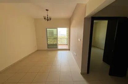 Apartment - 1 Bedroom - 2 Bathrooms for rent in Mazaya 1 - Queue Point - Dubai Land - Dubai