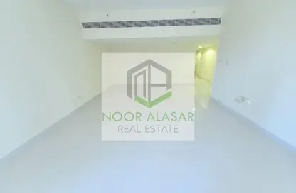 شقة - 2 غرف نوم - 2 حمامات للايجار في برج زعبيل - شارع الشيخ زايد - دبي