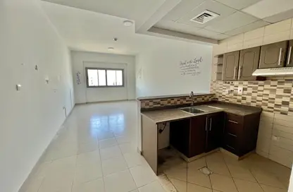 Apartment - Studio - 1 Bathroom for rent in Emerald Karama - Al Karama - Dubai