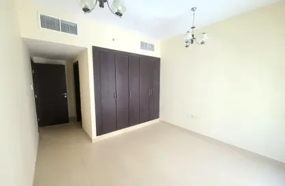 شقة - 2 غرف نوم - 2 حمامات للايجار في مجمع مويلح - تجارية مويلح - الشارقة