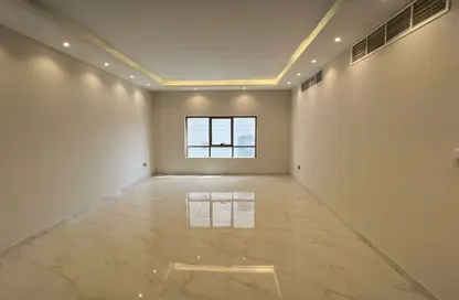 شقة - 2 غرف نوم - 2 حمامات للايجار في مساكن كورنيش عجمان - طريق كورنيش عجمان - عجمان