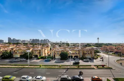 شقة - غرفة نوم - 1 حمام للايجار في برج الكريكت - مدينة دبي الرياضية - دبي