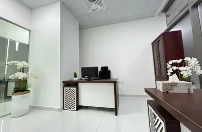 Office Space - Studio - 1 Bathroom for rent in Red Avenue - Al Garhoud - Dubai