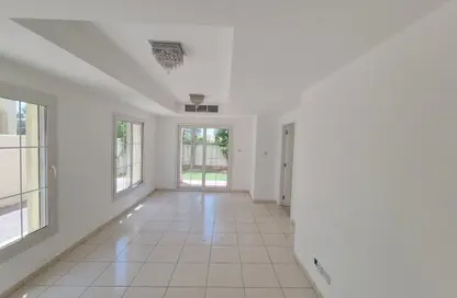 فيلا - 2 غرف نوم - 3 حمامات للايجار في الينابيع 7 - الينابيع - دبي