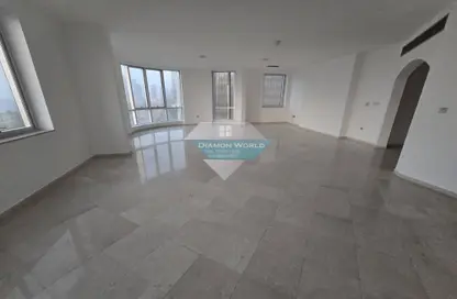 Apartment - 4 Bedrooms - 4 Bathrooms for rent in Corniche Residence - Corniche Road - Abu Dhabi