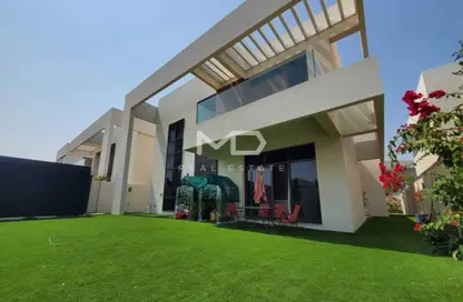 Outdoor House image for: Villa - 5 Bedrooms - 7 Bathrooms for sale in West Yas - Yas Island - Abu Dhabi, Image 1