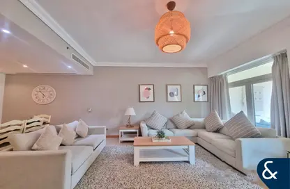 Apartment - 2 Bedrooms - 3 Bathrooms for rent in Al Sarrood - Shoreline Apartments - Palm Jumeirah - Dubai