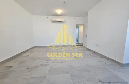 Apartment - 1 Bedroom - 2 Bathrooms for rent in Hamdan Tower - East Corniche road - Hamdan Street - Abu Dhabi