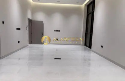 Villa - 5 Bedrooms - 7 Bathrooms for rent in Al Aweer 1 - Al Aweer - Dubai