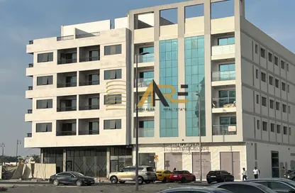 عمارة بالكامل - 8 غرف نوم - 8 حمامات للبيع في سراب 2 - الجادة - الشارقة