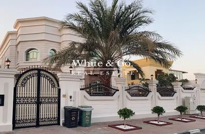 Villa - 5 Bedrooms - 6 Bathrooms for rent in Umm Suqeim 2 - Umm Suqeim - Dubai