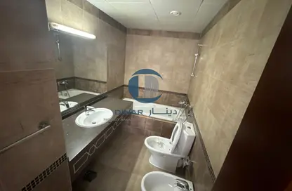 شقة - 3 غرف نوم - 4 حمامات للايجار في برج الأريام - منطقة النادي السياحي - أبوظبي