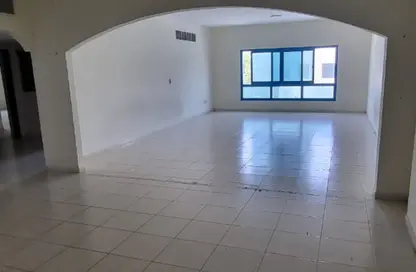 Apartment - 2 Bedrooms - 3 Bathrooms for rent in Al Rumailah building - Al Rumailah 2 - Al Rumaila - Ajman