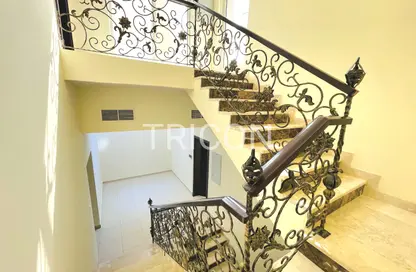 Villa - 4 Bedrooms - 5 Bathrooms for rent in Mirdif - Dubai