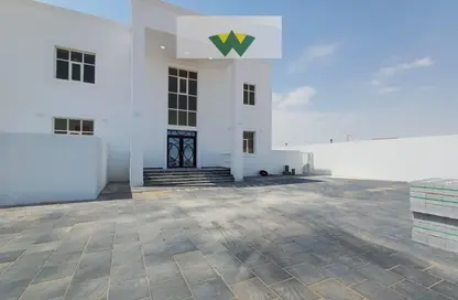 فيلا - 4 غرف نوم - 5 حمامات للايجار في مدينة الرياض - أبوظبي