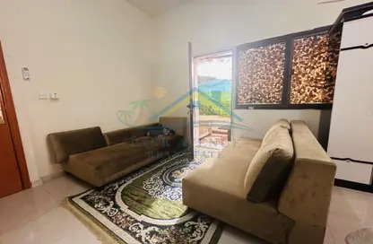 Living Room image for: Apartment - 1 Bathroom for rent in Al Falah Tower - Muroor Area - Abu Dhabi, Image 1